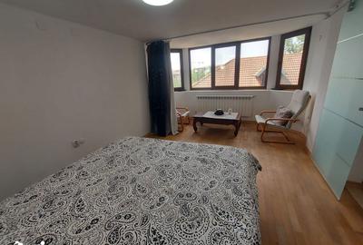 Apartament cu 3 camere în Micro 9 - 10