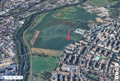 Teren de 4100 mp, în Est - 3