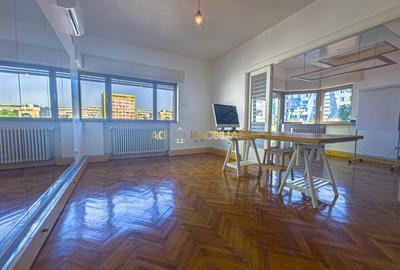 Apartament cu 4 camere decomandat, mobilat în Șerban Vodă
