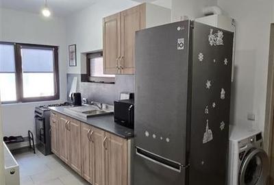 Pet friendly!Locuinta renovata,3 camere + mansarda,curte cu acces auto, Central, - 2