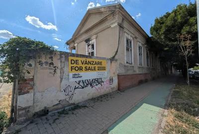 De vanzare teren 1.714 mp cu cladire monument istoric