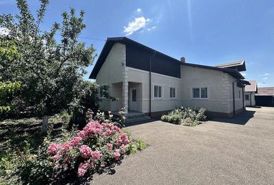 Casă cu 7 camere cu Teren 1039 Mp în Cornești