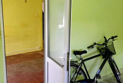 Apartament cu 3 camere semidecomandat în Șagului