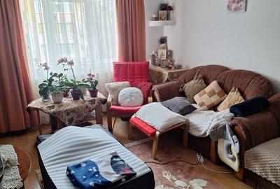 Apartament cu 3 camere decomandat în Obcini