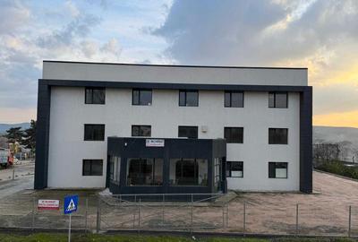 Spațiu comercial, de 760 mp, în Central - 4