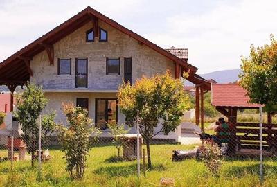 Casă cu 4 camere în Central