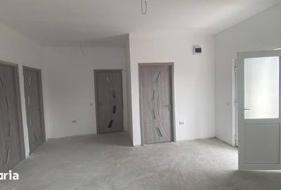 Casă cu 4 camere cu Teren 275 Mp în Lumina