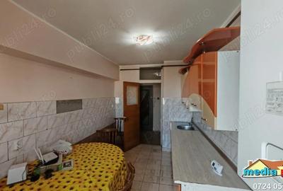 De vanzare Apartament 3 camere, decomandat, Tiglina I Str. Brailei - 2