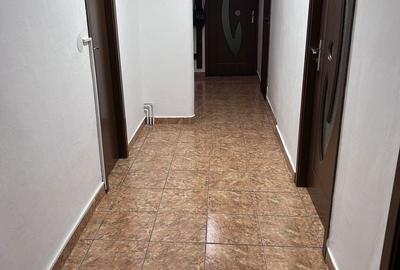 Apartament cu 3 camere decomandat în Criș - 4