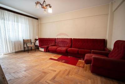 Apartament cu 4 camere decomandat în Central