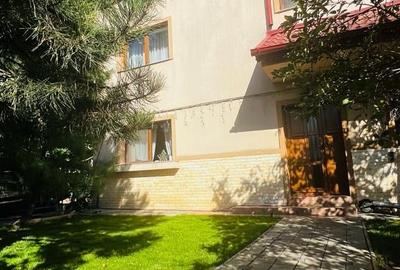 Duplex cu 6 camere cu Canalizare în Central - 1