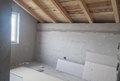 Casă cu 4 camere cu Teren 260 Mp în Bucovăț (Remetea Mare)