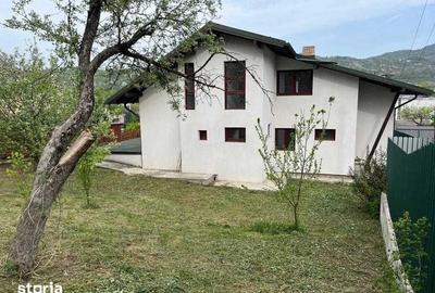 Casă cu 4 camere cu Teren 300 Mp în Central - 3