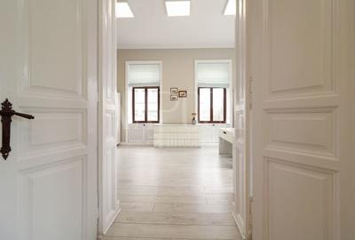 Apartament cu 4 camere semidecomandat în Central - 3