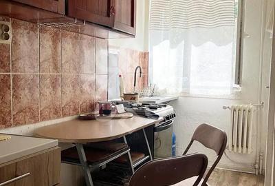 Apartament cu 3 camere semidecomandat în Nufărul