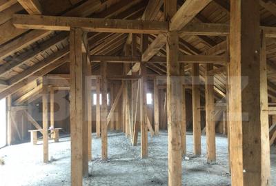 Casă cu 5 camere cu Teren 924 Mp în Central