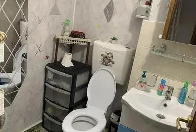 De vanzare apartament cu 3 camere in zona Soarelui decomandat etaj 3 amenajat - 3