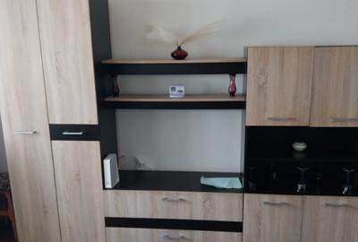 Inchiriez apartament