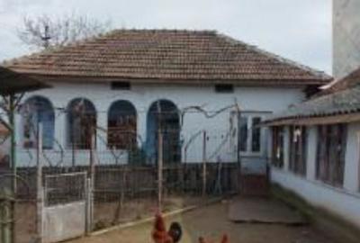 Casă cu 4 camere cu Teren 1021 Mp în Devesel - 8