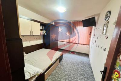 Apartament cu 3 camere decomandat în Valea Rosie - 5
