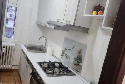 Apartament cu 3 camere semidecomandat în Berceni - 3