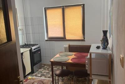 Apartament cu 3 camere decomandat în Tineretului