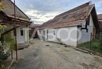 Casă cu 3 camere cu Teren 5859 Mp în Deal - 10