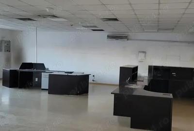 Spațiu comercial, de 33 mp, în Central - 8