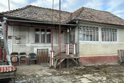 Casa 70mp+4 anexe+teren 1400mp(14 ari) intravilan,zona Lechinta