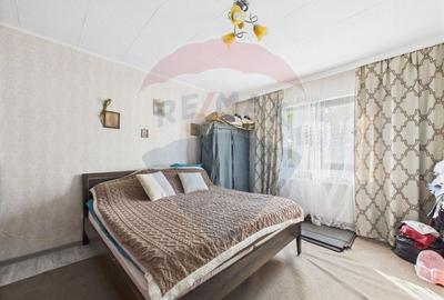 Casă cu 5 camere cu Teren 501 Mp în Est - 1