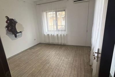 Casă cu 6 camere cu Canalizare în Central - 5