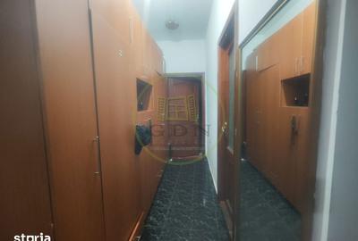 Apartament cu 4 camere semidecomandat, mobilat în Calea București