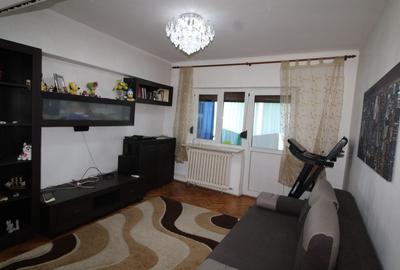 Apartament 3 camere, decomandat, etaj 3, strada 23 August - 2