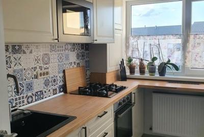 Apartament cu 3 camere decomandat, mobilat în Tractorul - 2
