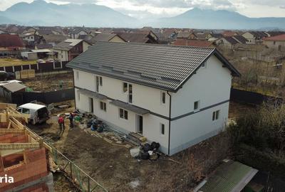 Casă cu 5 camere cu Teren 397 Mp în Central - 2