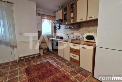 Apartament de inchiriat cu 3 camere balcon la mansarda Vasile Aaron - 3