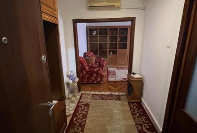 Apartament cu 3 camere decomandat, mobilat în Faleza Nord