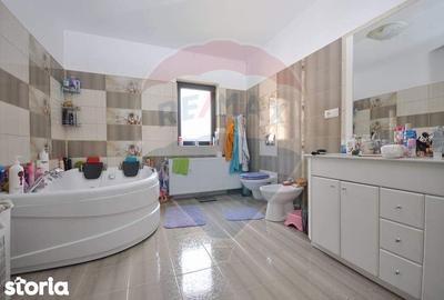 Casă cu 4 camere cu Teren 768 Mp în Sânpetru - 3