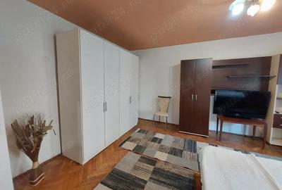 Garsonieră decomandată în Steaua