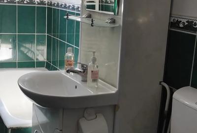 Inchiriez apartament 3 camere ,centrala proprie gaze,nemobilat - 2