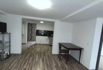 Casă cu 6 camere cu Canalizare în Central - 4