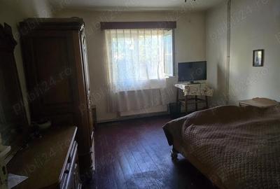 Casă cu 5 camere cu Teren 290 Mp în Republicii - 2