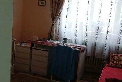 Apartament de inchiriat, zona centrala, apartament 2 camere decomandate , vecinii ok.Parter - 3