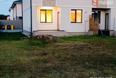 Casă cu 3 camere cu Canalizare în Giroc