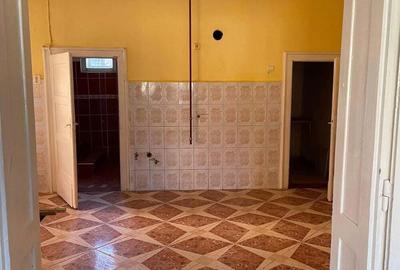 Casă cu 2 camere cu Teren 430 Mp în Semicentral - 1