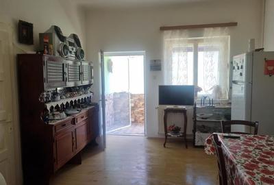 CASA CU ETAJ IN CENTRU - 4