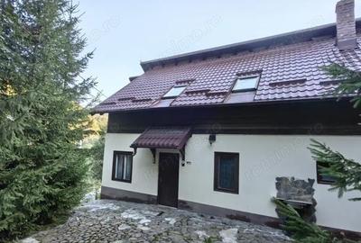 Casă cu 11 camere cu Teren 1560 Mp în Moieciu - 8