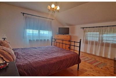Casă cu 5 camere decomandat cu Teren 927 Mp în Hărman - 2