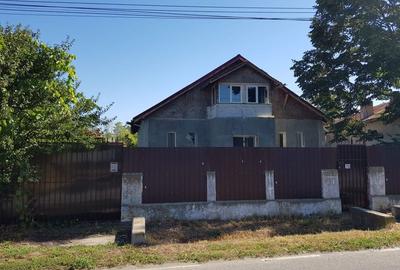 Casă cu 4 camere decomandat în Bănești - 2