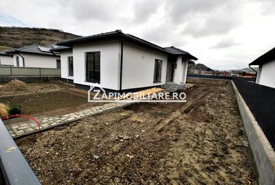 Casă la cheie  pe 1 nivel  4 cam. 2 bai ,650 mp. teren - 25